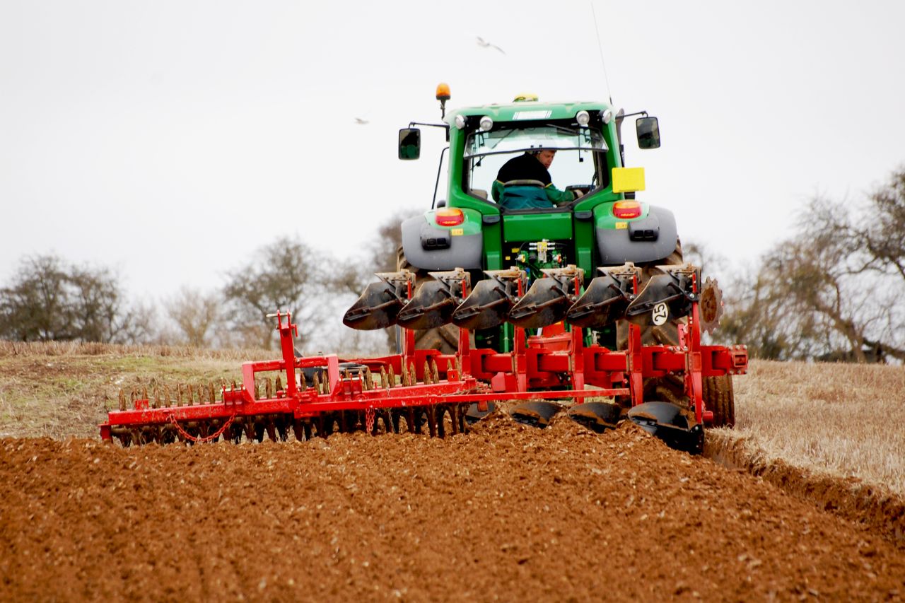 Gregoire Besson Basic Reversible Mounted Ploughs