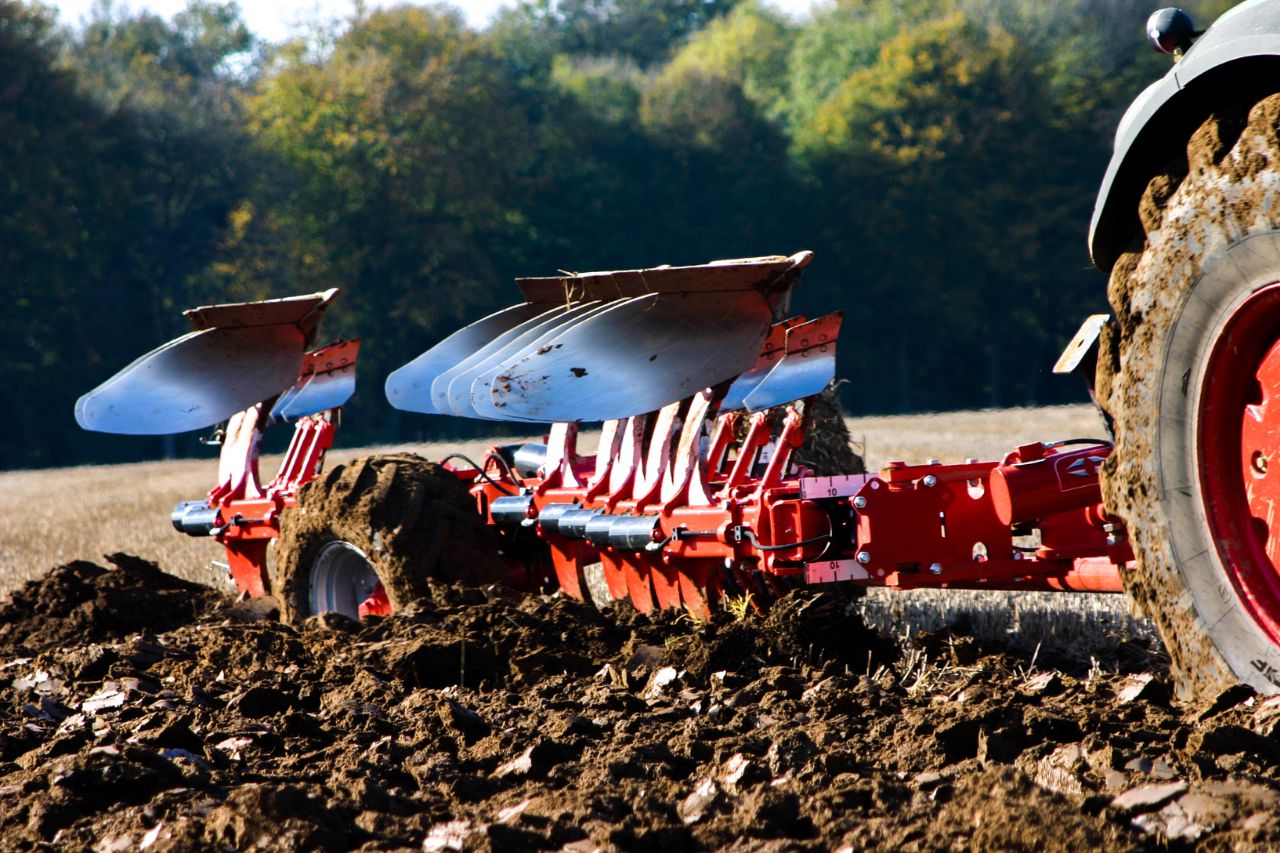 Gregoire Besson Semi Mounted Ploughs