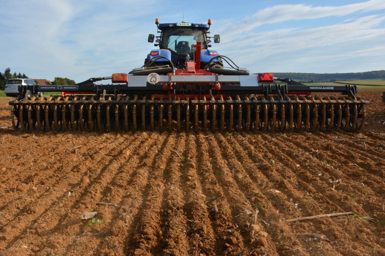 Gregoire Besson Shallow Stubble Cultivators